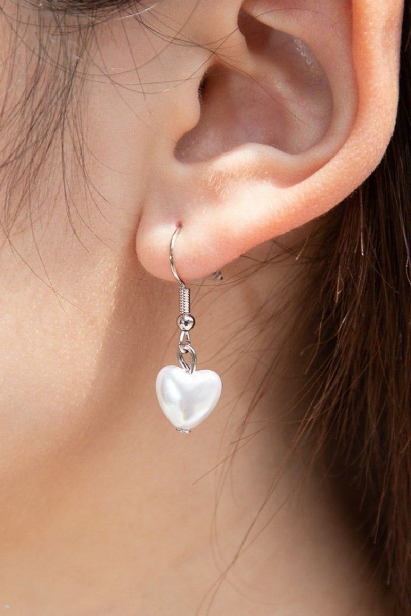 Silver Brandy Melville Pearl Heart Earrings | USA 05678-BYZM