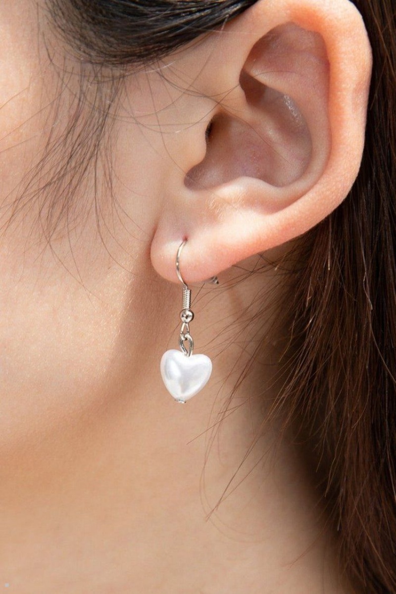 Silver Brandy Melville Pearl Heart Earrings | USA 05678-BYZM